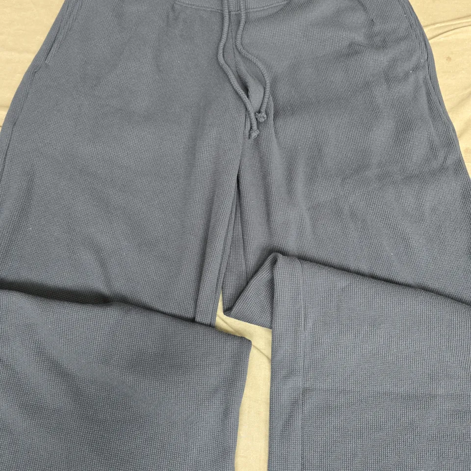 GILLY HICKS NAVY RELAXED SWEAT PANTS - SMALL