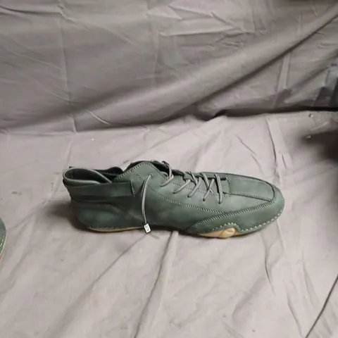 LDECK GREEN TRAINERS WITH BEIGE SOLE - SIZE EUR 41