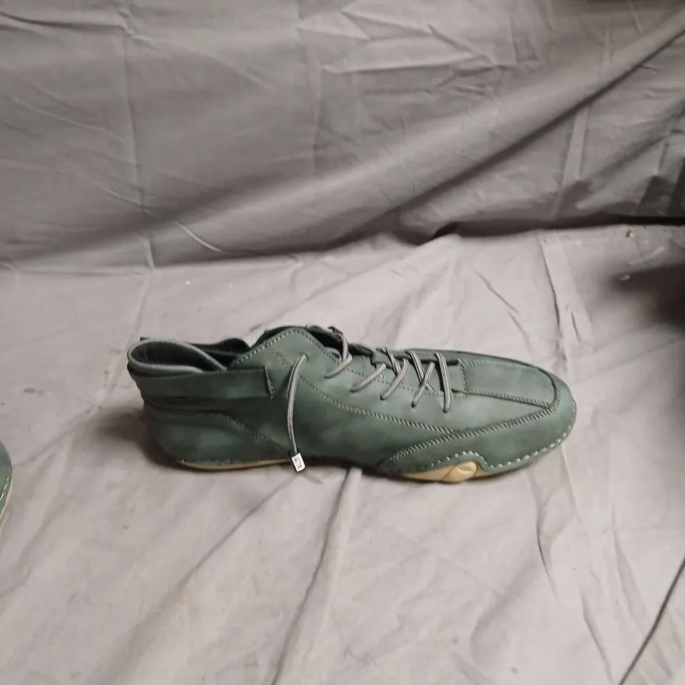 LDECK GREEN TRAINERS WITH BEIGE SOLE - SIZE EUR 41