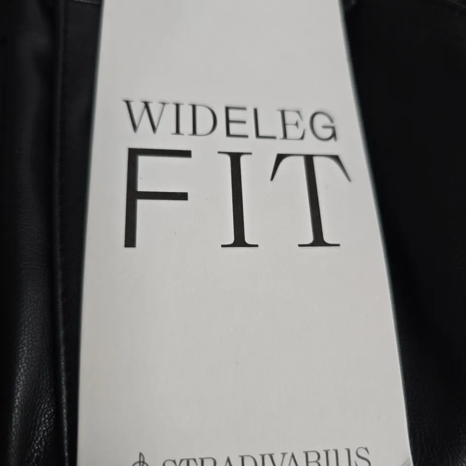 STRADIVARIUS WIDE-LEG FIT TROUSERS – BLACK LEATHER-LOOK, EU 40 (US 8 / UK 12)