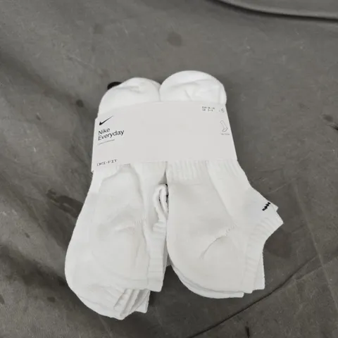 NIKE EVERYDAY WHITE CUSHIONED CREW SOCKS (DRI-FIT) - X6 - SIZE 5/8