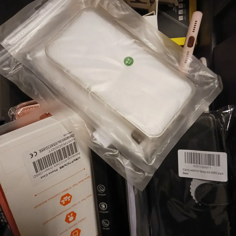 APPROXIMATELY 30 ASSORTED SMARTPHONE ACCESSORIES TO INCLUDE PROTECTIVE CASES & SCREEN PROTECTORS 