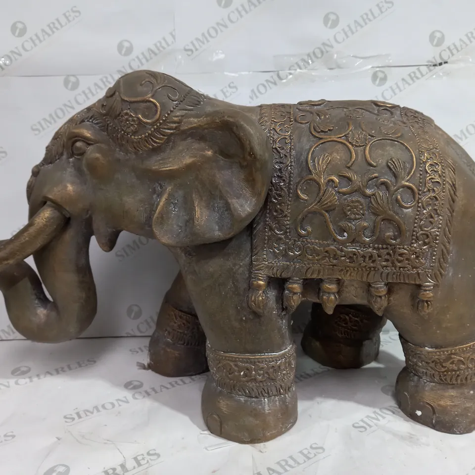 BOXED UNBRANDED AFRICAN ELEPHANT GARDEN DECORATION 