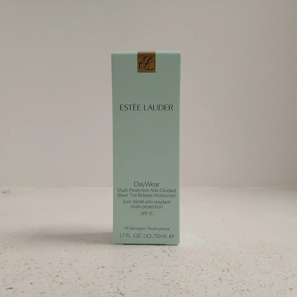 ESTÉE LAUDER DAYWEAR SPF 15 SHEER TINT RELEASE MOISTURIZER – BOXED (50ML)