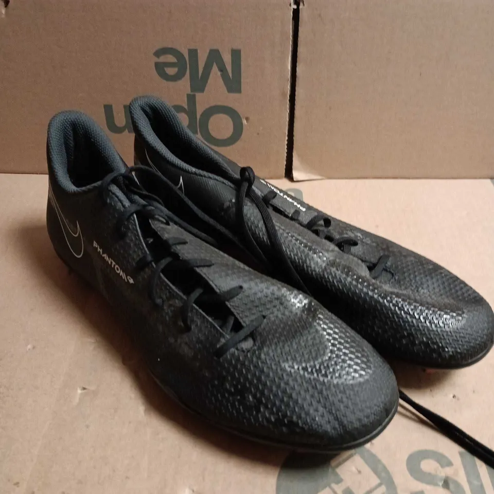 PAIR OF NIKE PHANTOM GT FOOTBALL BOOTS – 8
