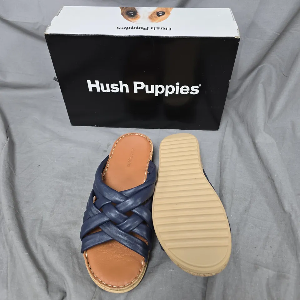 HUSH PUPPIES NAVY BLUE WOVEN-STRAP SANDALS - SIZE EUR 44