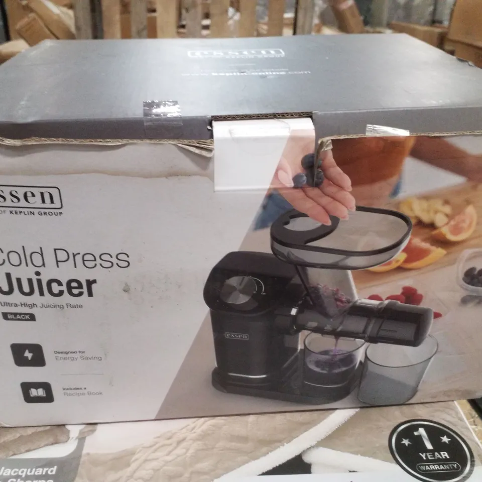 BOXED ESSEN COLD PRESS JUICER - BLACK