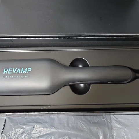 BOXED REVAMP PROGLOSS 2-N-1 BEACH & VOLUME CERAMIC WAVER WV-3000-EU