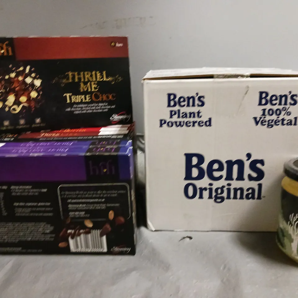 LOT OF ASSORTED FOOD ITEMS TO INCLUDE BENS PLANT POWERED TIKKA MASALA, HIFI SNACK BARS AND SEA MOSS GREEN