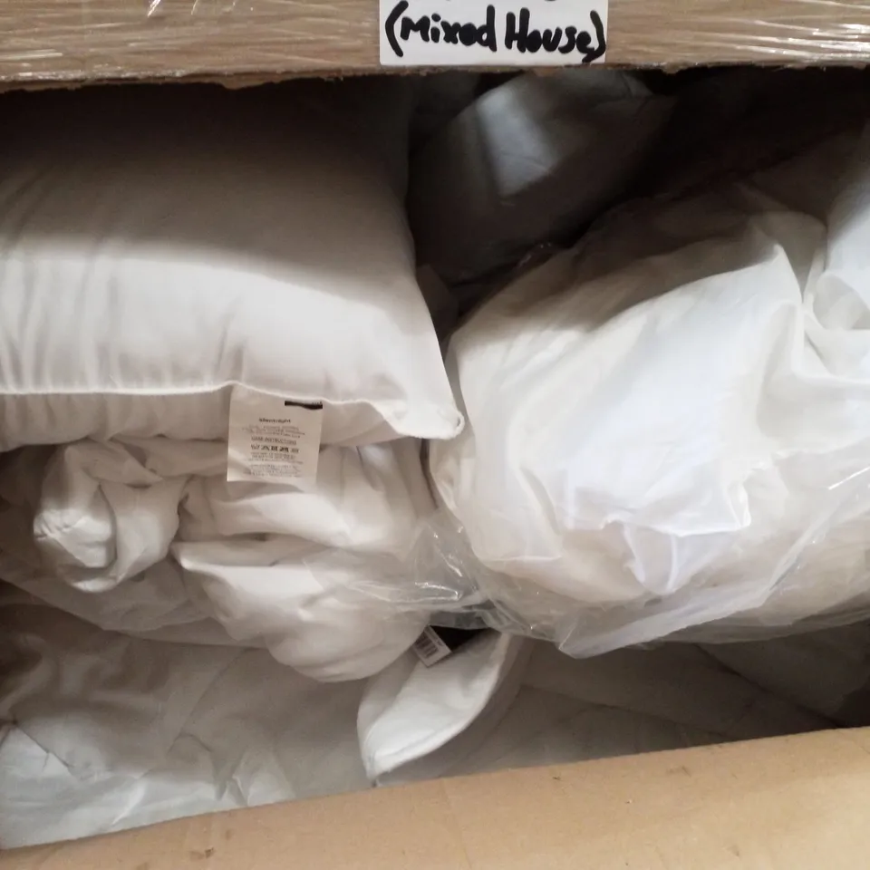 PALLET CONTAINING ASSORTED BEDDING 