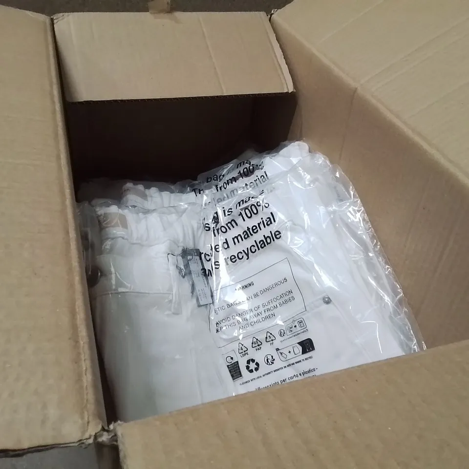 BOXED BRAND NEW APPROXIMATELY 10 SIMPLY BE WHITE WIDE LEGGED JEANS SIZE 24R
