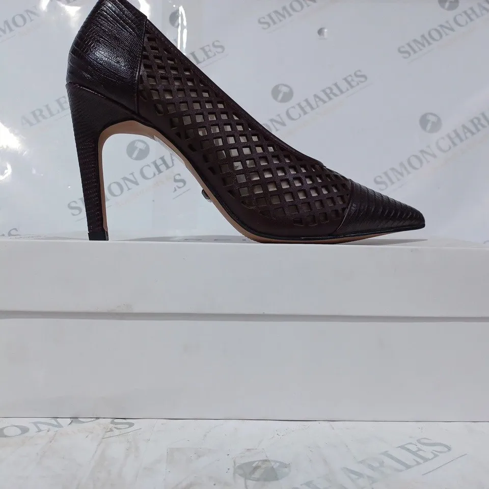 BOXED PAIR OF REISS CLOVER LIZARD SLIP-ON HEELS IN POMEGRANATE SIZE 4