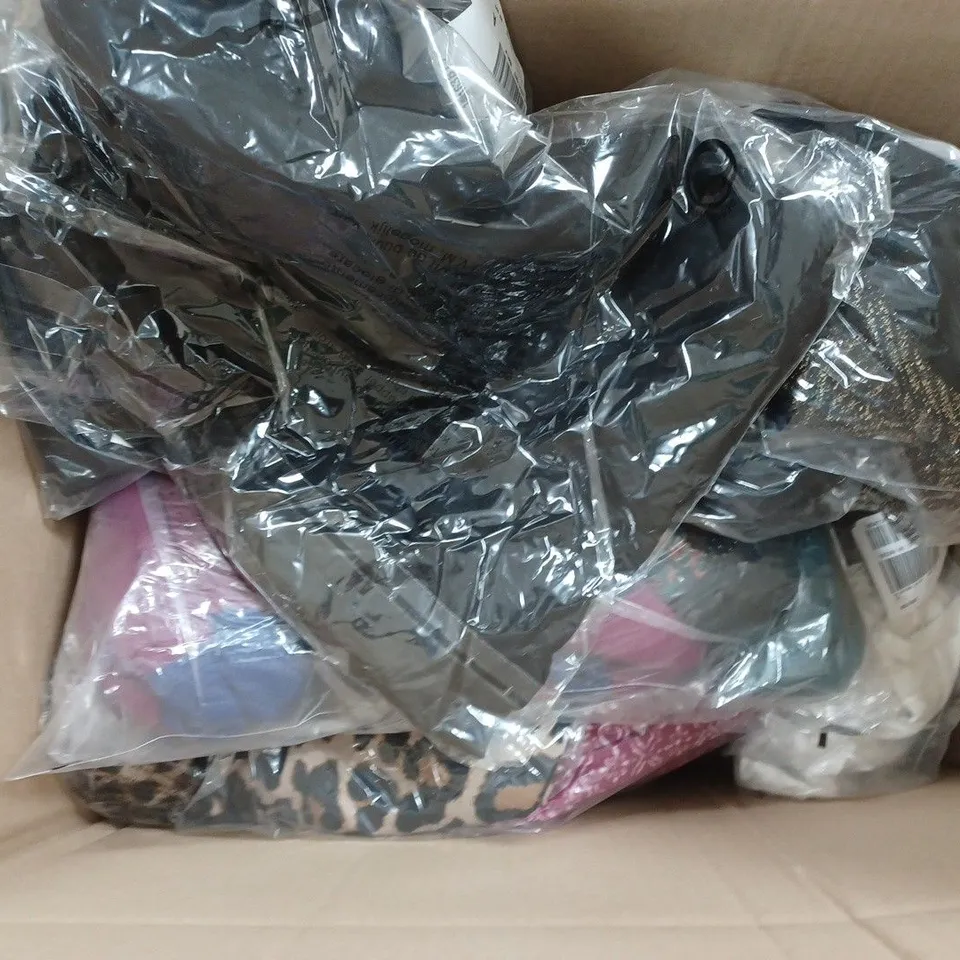 APPROXIMATELY 10 ASSORTED CLOTHING ITEMS TO INCLUDE BLOUSES, TROUSERS, SKIRTS, ETC