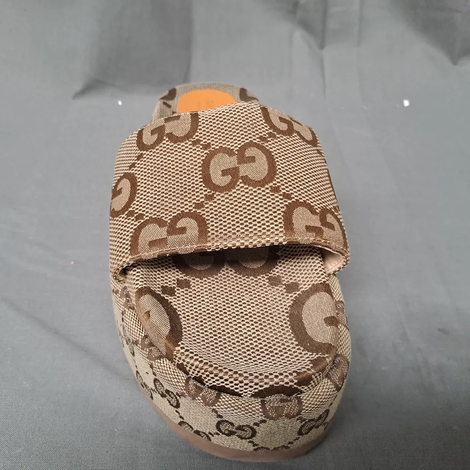 PAIR OF GUCCI PLATFORM SLIDERS EU SIZE 41