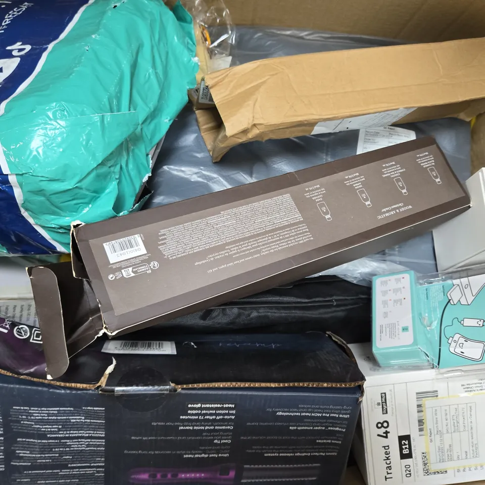 BOX OF APPROXIMATELY 20 ASSORTED HOUSEHOLD ITEMS TO INCLUDE ACTIVE COMPRESSION SOCKS, MOLTON BROWN CHRISTMAS CRACKER SET, ETC - COLLECTION ONLY