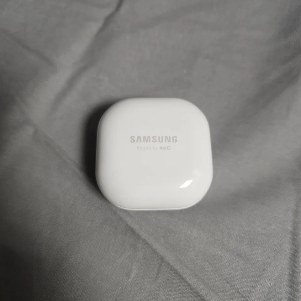 SAMSUNG GALAXY BUDS WIRELESS EARBUDS IN CHARGING CASE – WHITE