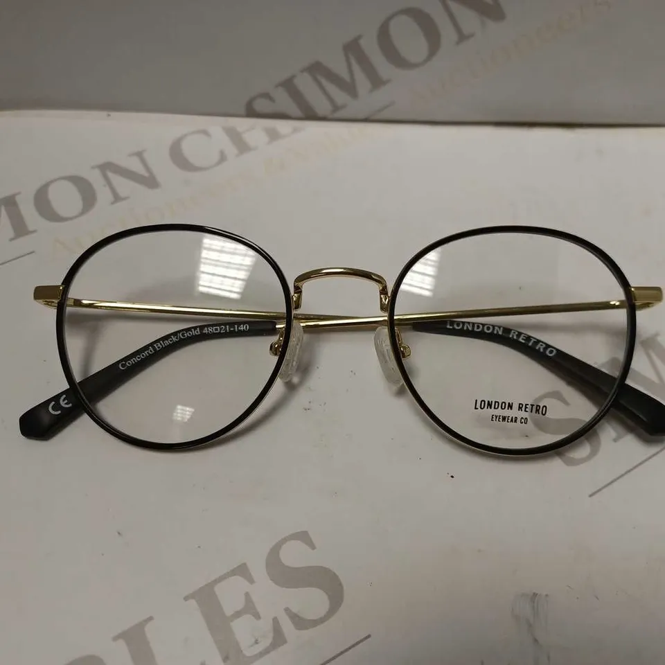 LONDON RETRO CONCORD BLACK/GOLD GLASSES 