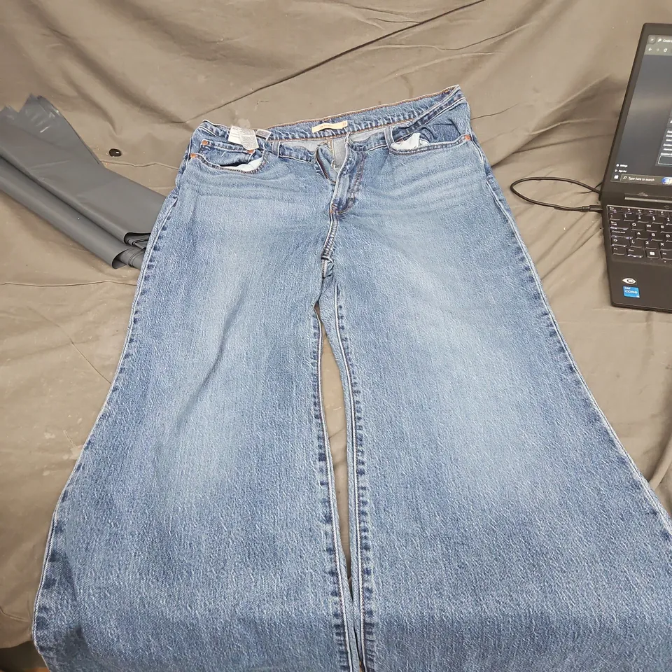 LEVI'S JEANS – MEN'S DENIM, SIZE 33 (LEVI STRAUSS & CO)