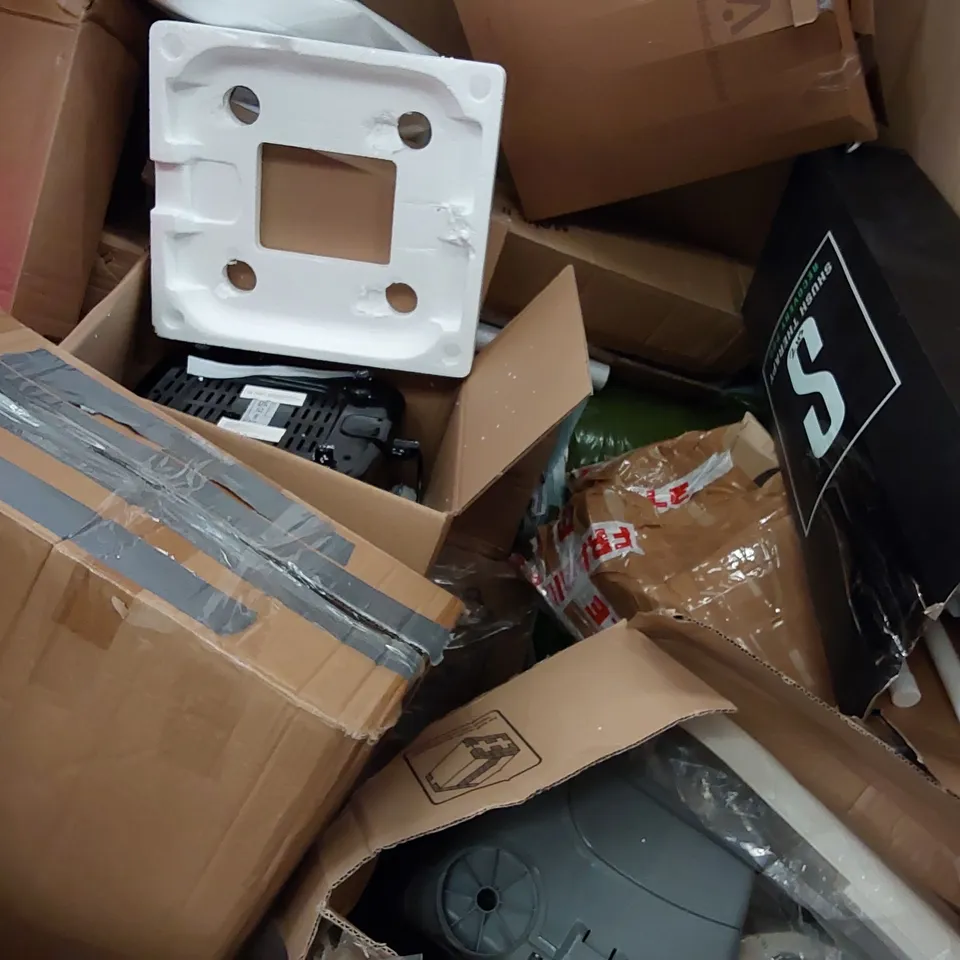 PALLET OF ASSORTED ITEMS INCLUDING: ELECTRIC FRYER, AIR FRYER, NISBETS BAIN MARIE, BARSTOOLS ECT.