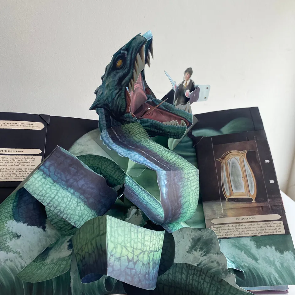 HARRY POTTER POP-UP GUIDE TO THE CREATURES OF THE WIZARDING WORLD 