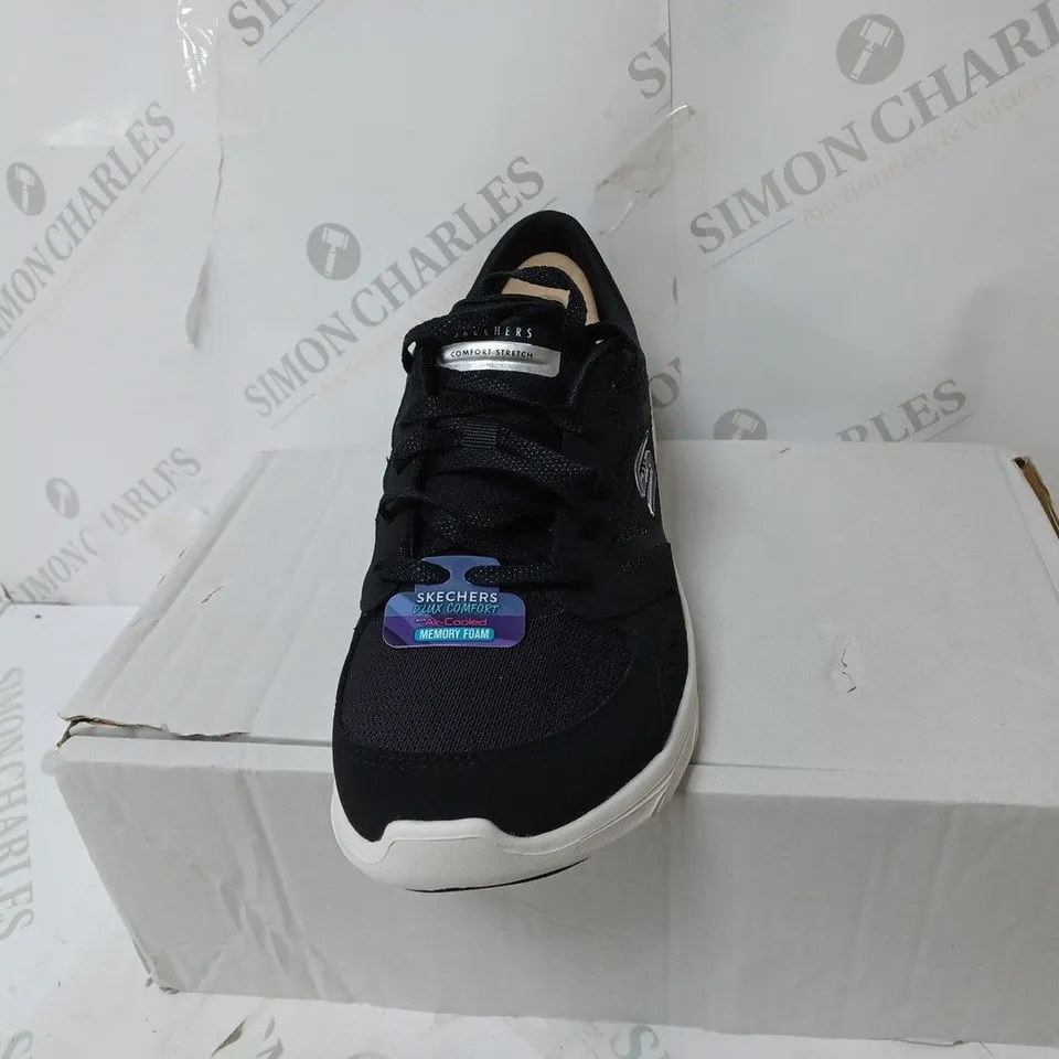SKECHERS D'LUX BLACK TRAINER - SIZE UK 7