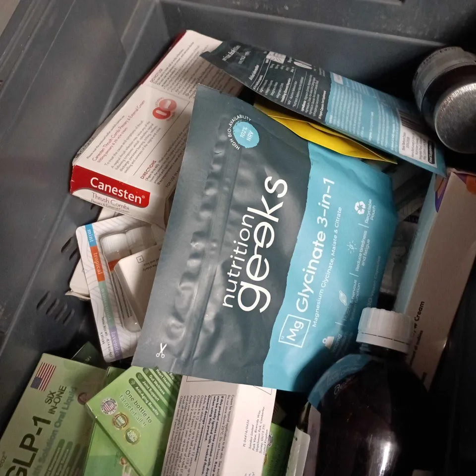 APPROXIMATELY 25 ASSORTED VITAMINS AND SUPPLEMENTS INCLUDING ULTRA VITAMIN D , BONJELA TEETHING GEL , HANBOLI NASAL STICKS