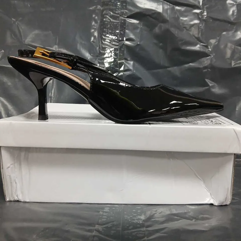 BOXED PAIR OF UNBRANDED POINTED TOE LOW HEEL SLINGBACK SHOES IN BLACK SIZE EU 39