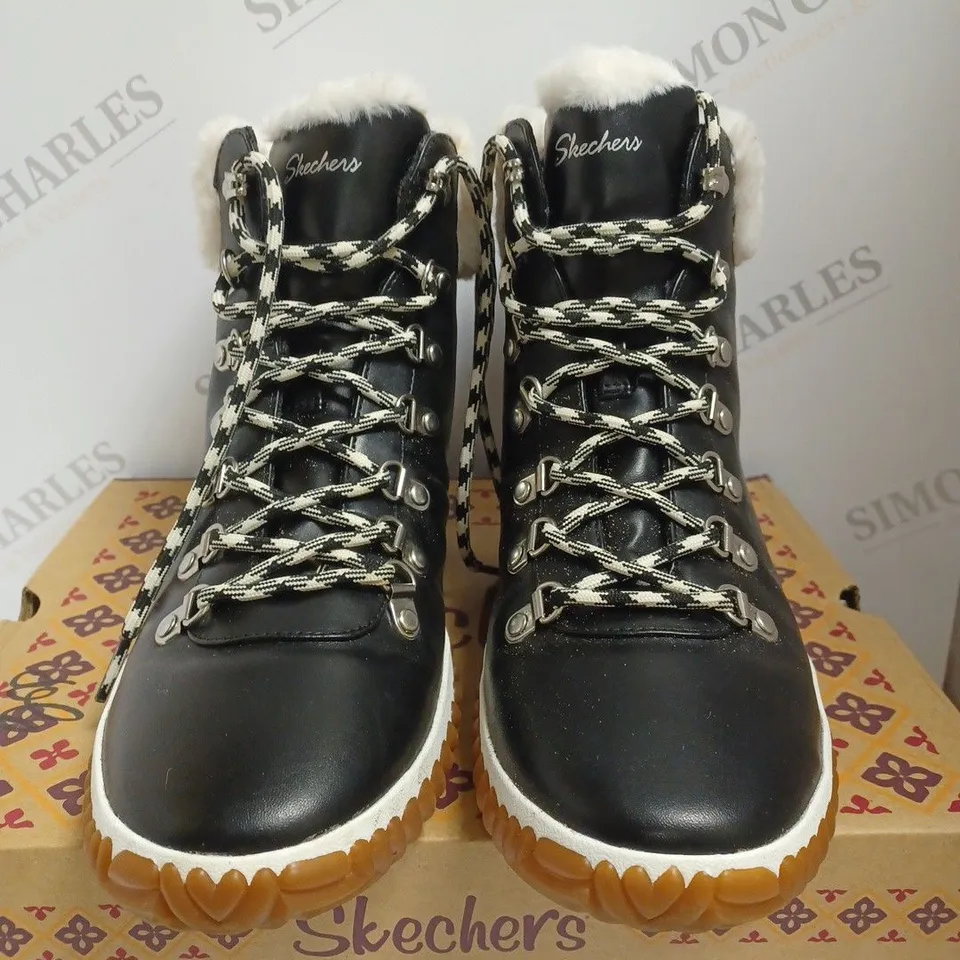 BOXED SKECHERS NO REGRET BOOTS, BLACK - SIZE 7