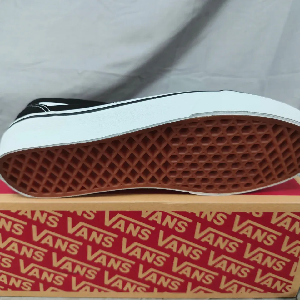 BOXED VANS OLD SKOOL SNEAKERS BLACK/WHITE – UK 5 (US 6) MEN'S