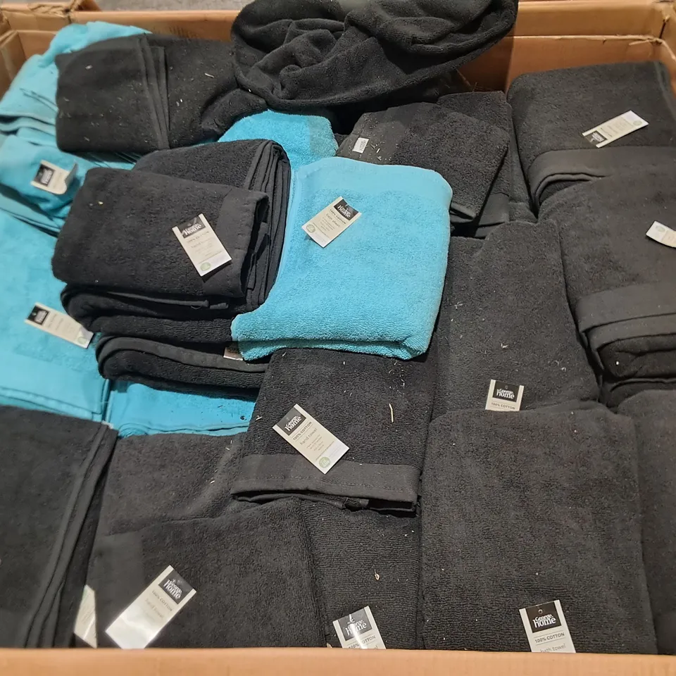 PALLET OF BATH AND HAND TOWELS IN BLACK & BLUE