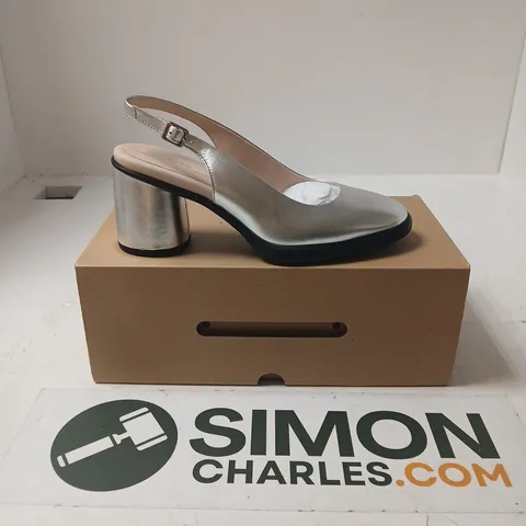 BOXED PAIR OF ECCO SCULPTED LX 55 SHOES IN SILVER - SIZE 38