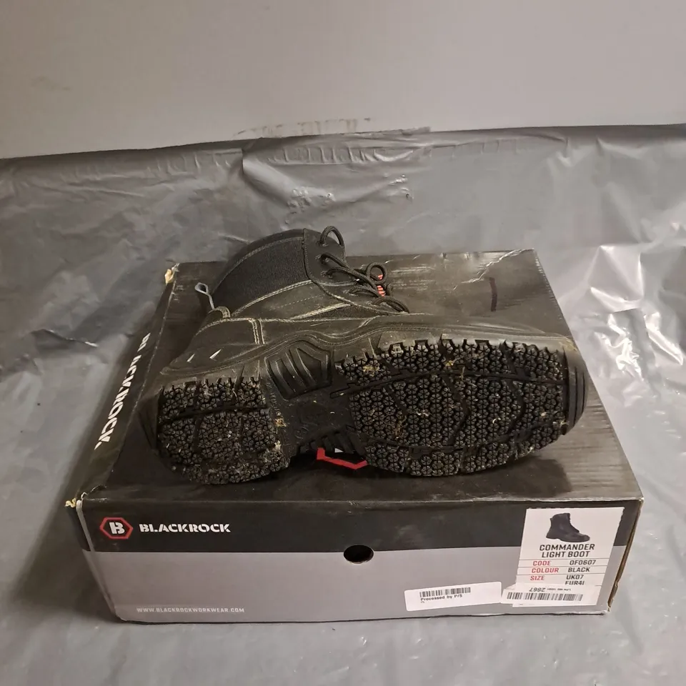 BOXED PAIR OF BLACK ROCK WORK COMMANDER LIGHT BOOTS IN BLACK SIZE 7