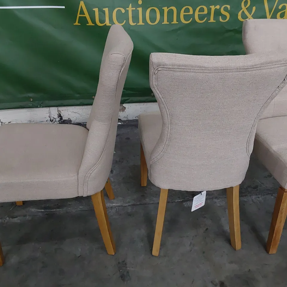 SET OF FOUR UPHOLSTERED BUTTONED BACK DINING CHAIRS NATURAL FABRIC ON NATURAL WOOD LEGS 