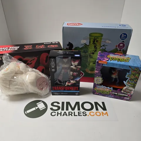 APPROXIMATELY 20 ASSORTED TOYS, GAMES, GIFTS AND NOVELTIES TO INCLUDE 360 SPIN ATTACK CAR, TMNT SEWER SHREDDER, CHAD VALLEY TUMBLING PANDAS, ETC - COLLECTION ONLY