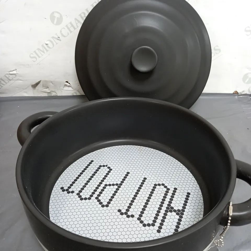 BUNDLEBERRY BY AMANDA HOLDEN LARGE CERAMIC CASSEROLE DISH