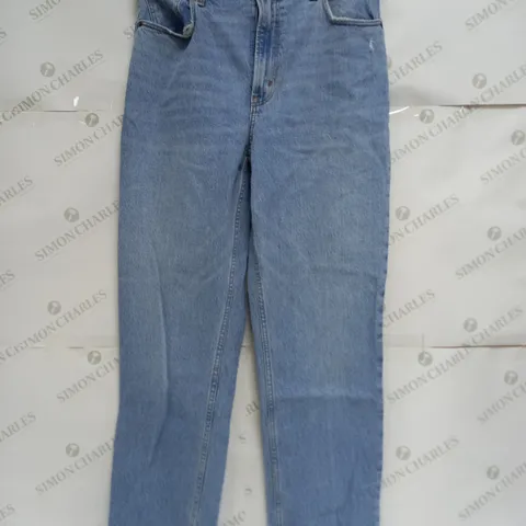 ABERCROMBIE & FITCH ULTRA HIGH RISE THE 90S STRAIGHT JEANS IN LIGHT BLUE - 30 10R