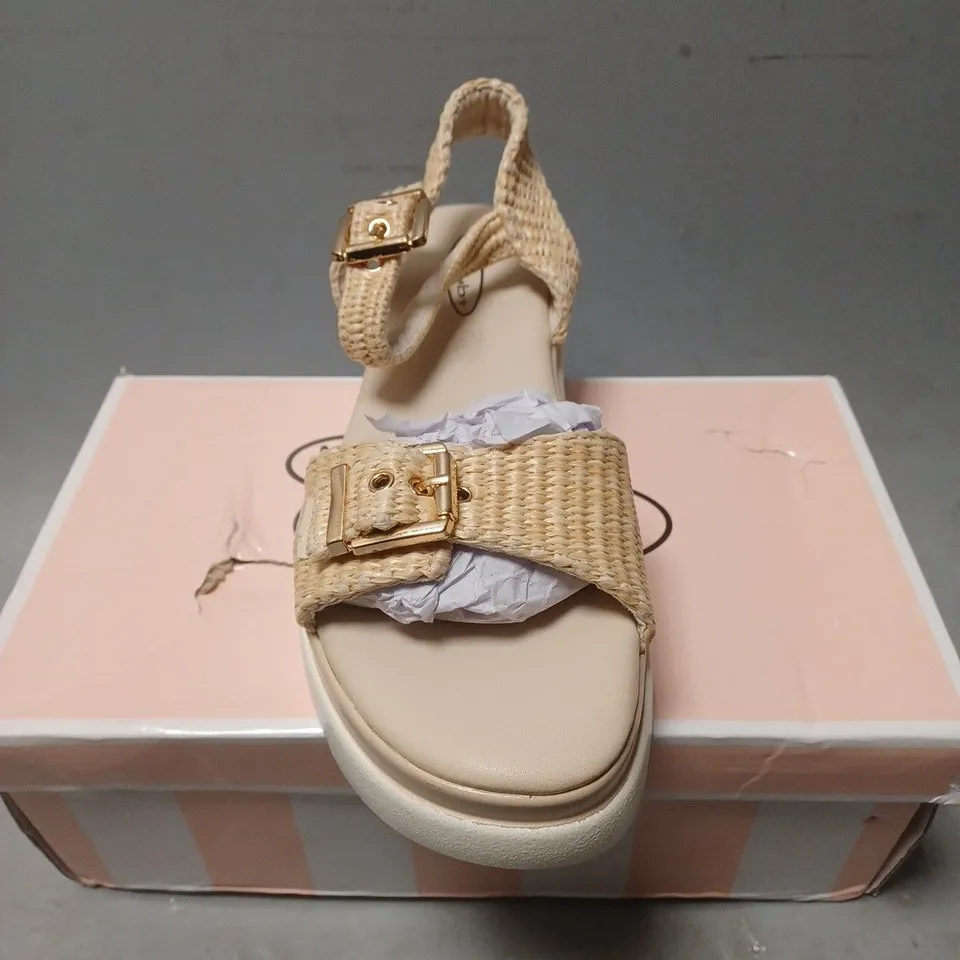 BOXED PAIR OF NO DOUBT BEIGE RAFFIA SANDALS - UK SIZE 4