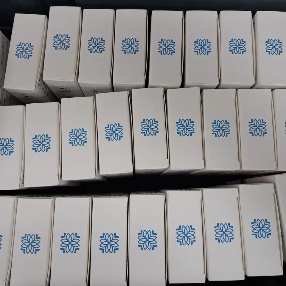 APPROXIMATELY 32 ASSORTED AURA BAR BY CRYSTAL PRIME E-CIGARETTE AND VAPE ITEMS
