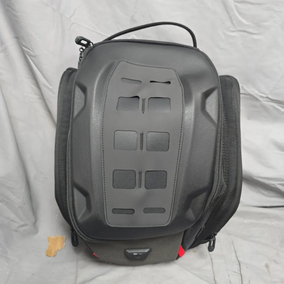 BLACK PADDED TANK BAG/ACCESSORY CASE WITH EXTERNAL PROTECTIVE PANEL
