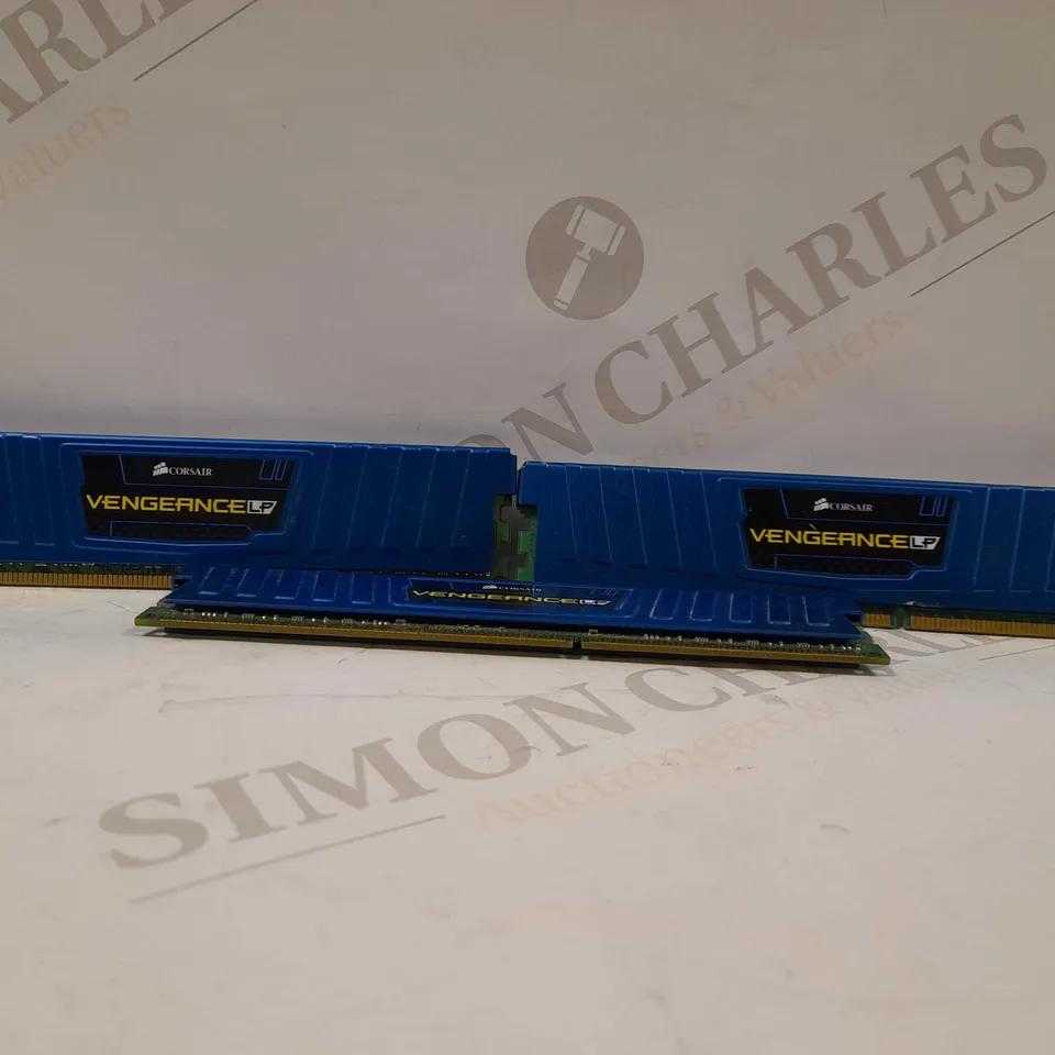 CORSAIR VENGEANCE LOW PROFILE BLUE - 8GB DUAL CHANNEL DDR3 MEMORY KIT