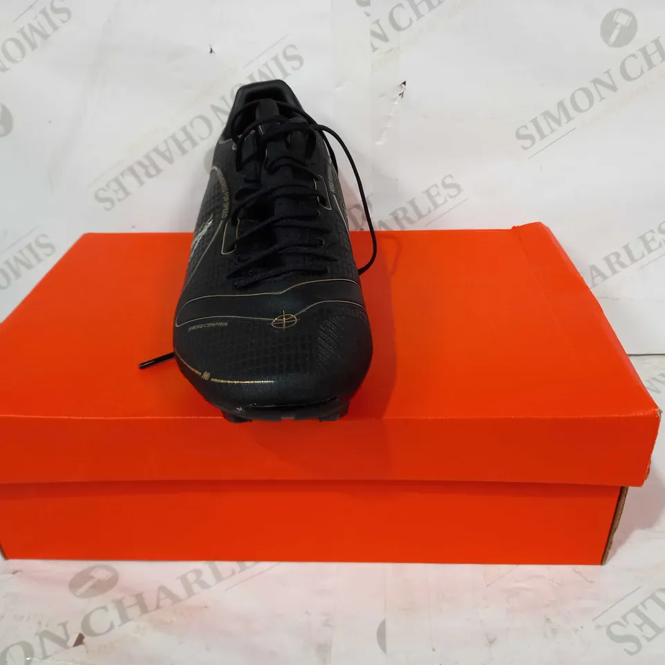BOXED PAIR OF NIKE VAPOR 14 ACADEMY FOOTBALL BOOTS IN BLACK/GOLD UK SIZE 8