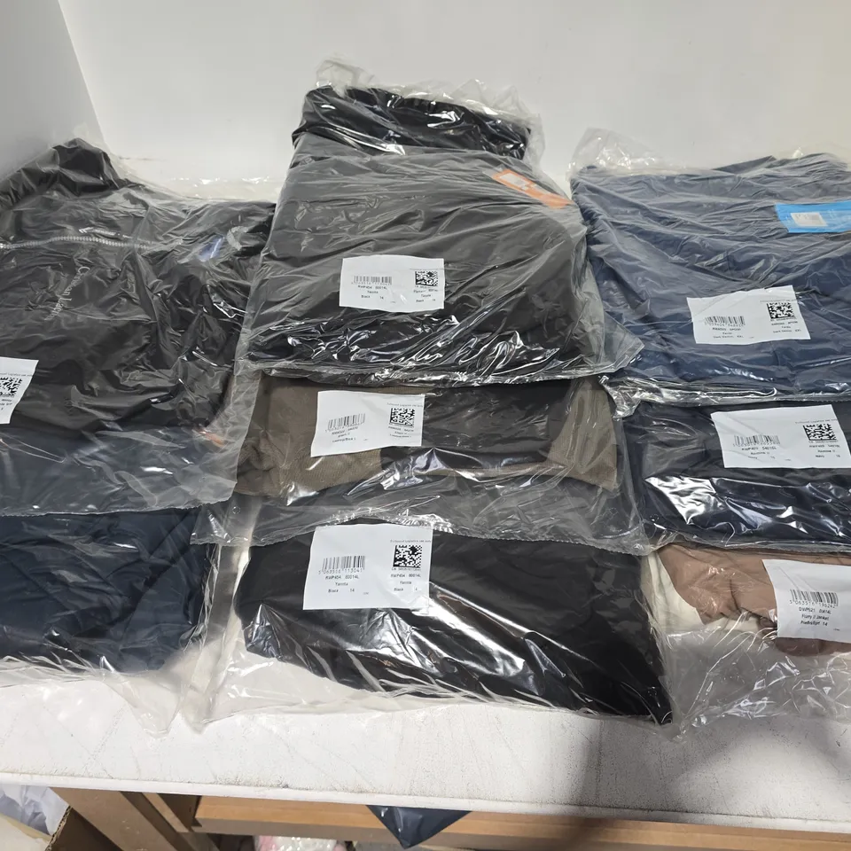 LOT OF APPROXIMATELY 11 ASSORTED BRAND NEW REGATTA AND DARE2BE CLOTHING ITEMS