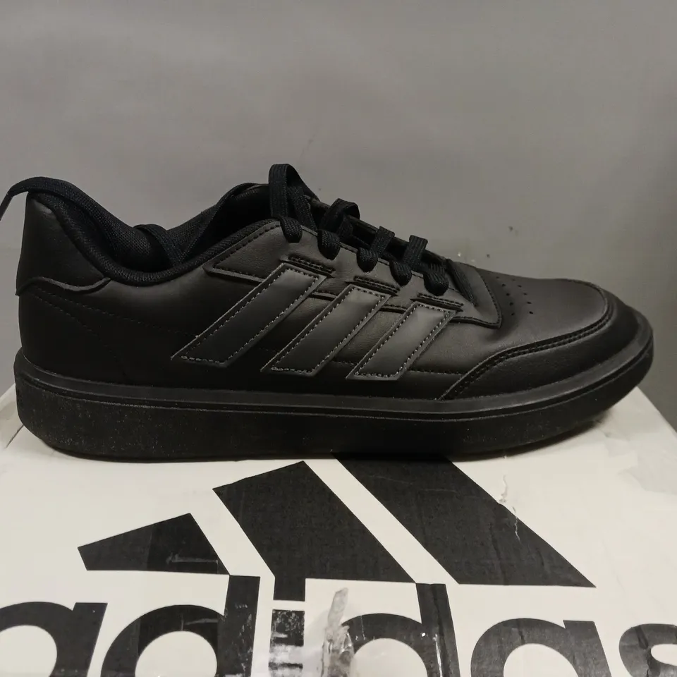 BOXED ADIDAS COURTBLOCK TRAINERS IN BLACK - SIZE 9