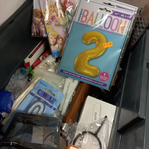 ASSORTED HOUSEHOLD ITEMS 