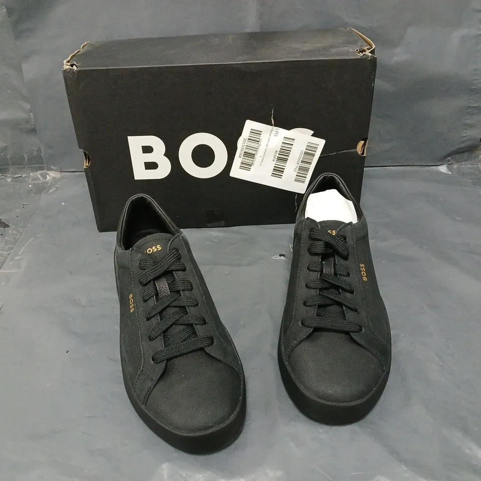 HUGO BOSS BELWAR GOLD LOGO TUMBLED LEATHER LOW TRAINERS - BLACK UK 8 