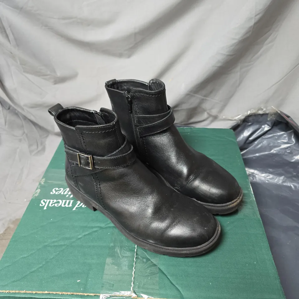 WOMENS BLACK ANKLE BOOTS, SIZE 5