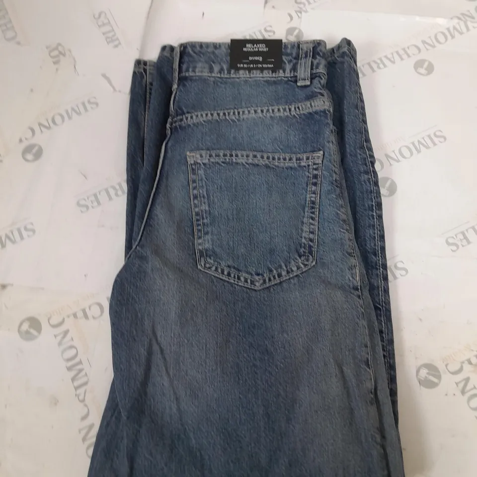 DIVIDED RELAXED REGULAR WAIST DENIM JEANS SIZE 2