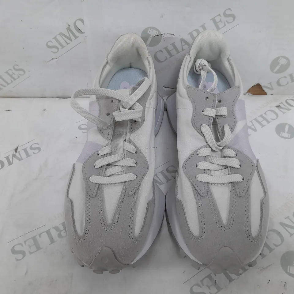 PAIR OF NEW BALANCE LACE UP TRAINERS IN GREY/WHITE - UK 4