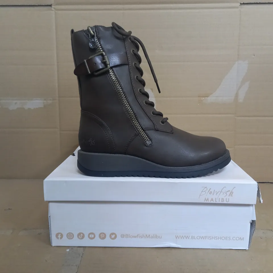 BOXED BLOWFISH MALIBU BOOTS IN BROWN SIZE 6