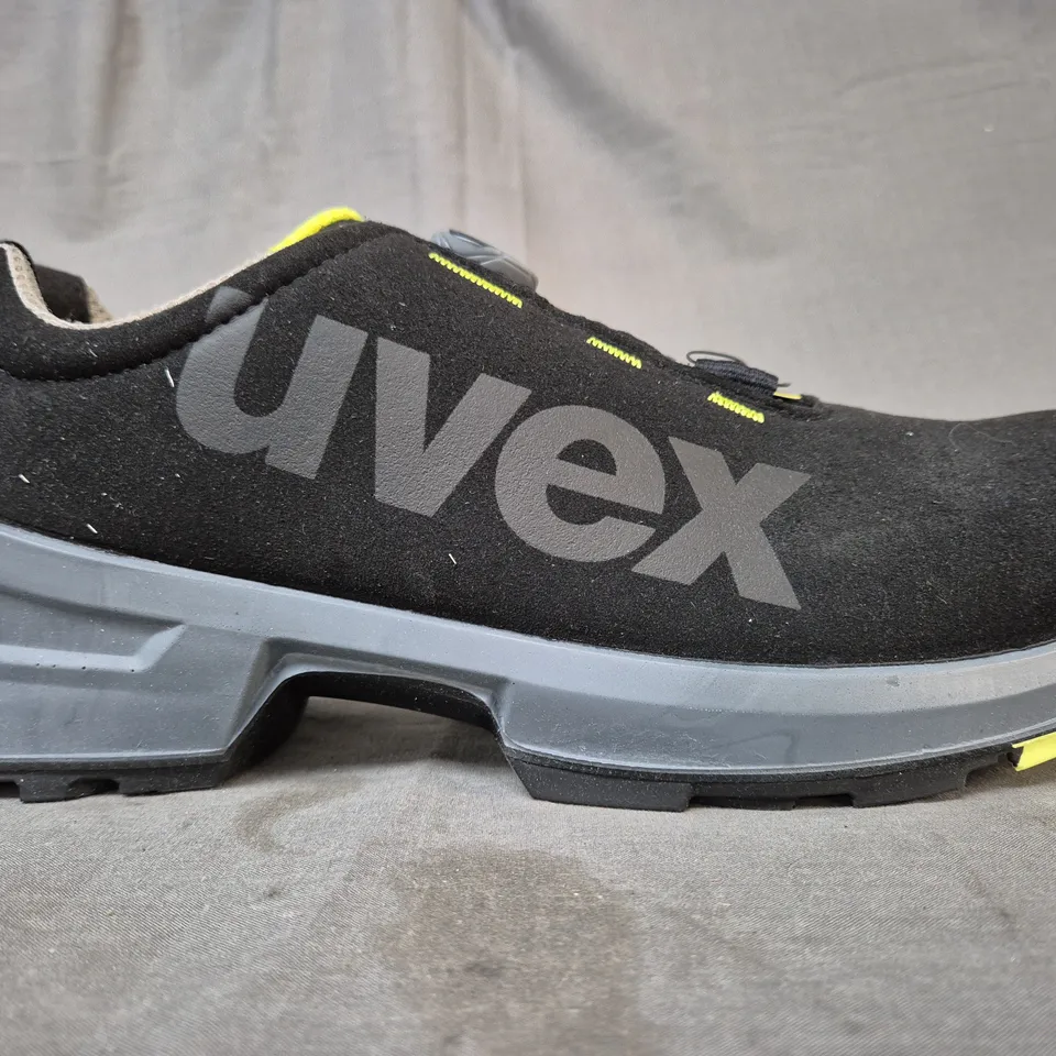 BOXED PAIR OF UVEX SHOES IN BLACK/YELLOW UK SIZE 11